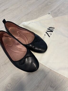 ZARA Black Leather Ballet Flats with Bow Accent